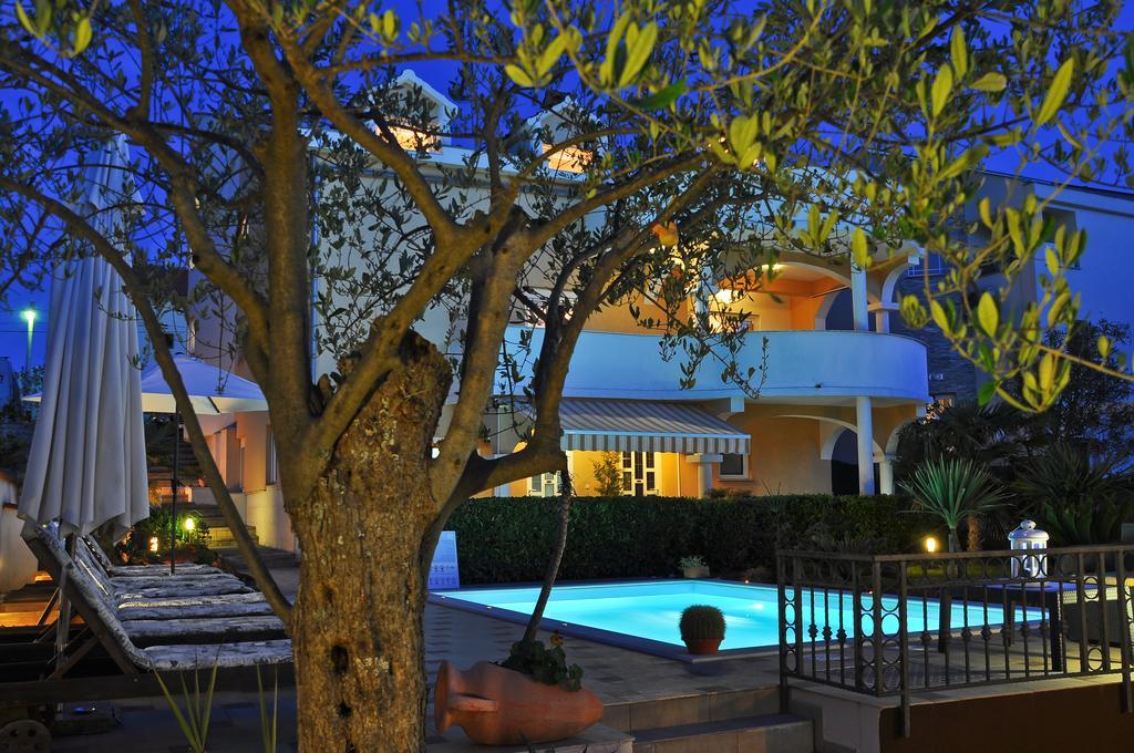Villa Vanilla With Heated Pool Задар Екстериор снимка
